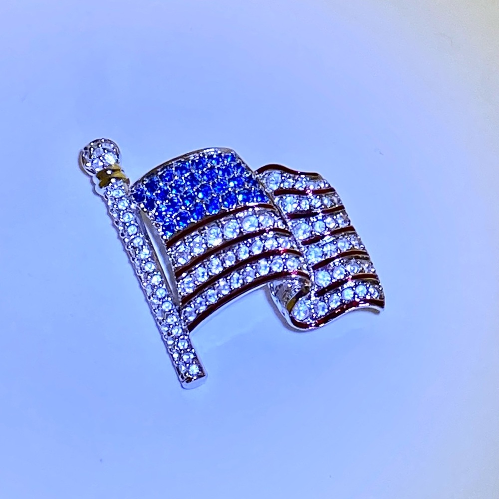 SIGNED SWAROVSKI PAVE' CRYSTAL USA FLAG  PIN~BROOCH RETIRED